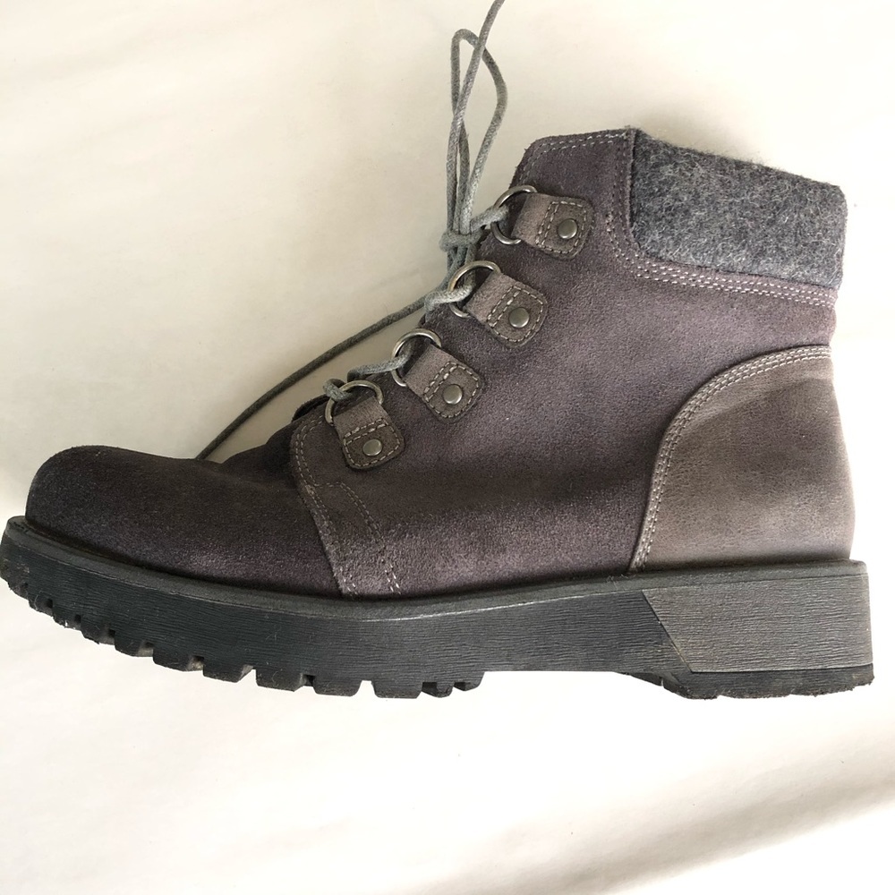 Women’s cliff by white mountain lace up boots 10M